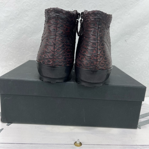 FREDA SALVADOR High Top Sneakers Sneak Burgundy Anaconda Print Women’s Size 9 M - Picture 13 of 16